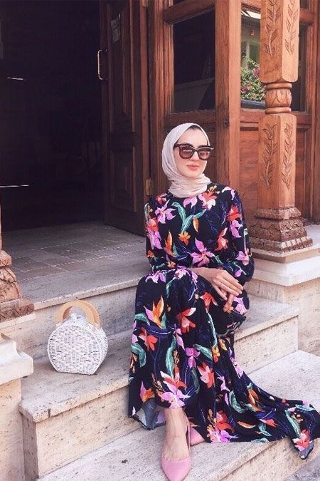 3) Vibrant Hijab Style 2023 looks for maxi dress suckers