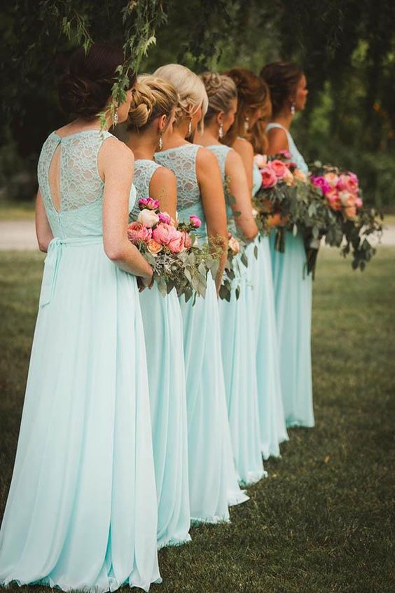 How should bridesmaids wear their Hairstyle 2023?